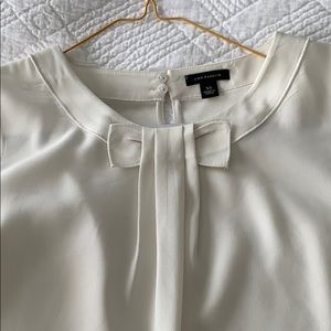 Ann Taylor cream sleeveless blouse
